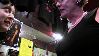 Bar şerefsizleri - lezbiyen olgun milf HDpornvideo Bar şerefsizleri - lezbiyen olgun milf HDpornvideo