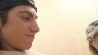 ���່ມຟຸໄດ້ຮັບການ excelent deepthroat ຈາກຜິວເນື້ອສີຂາສີ້