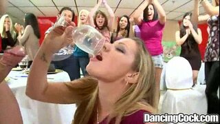 Dancingcock Velik Kurac Praznovanje