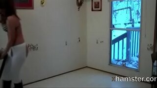 קאַם ווייפּינג נאַקעט פֿאַר די סוויפּער, וואס סקערטיד!