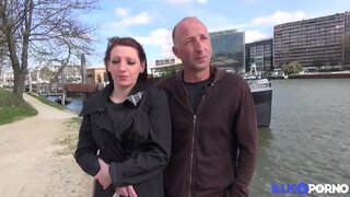 Kuring nyokot eta di hareup salaki kuring